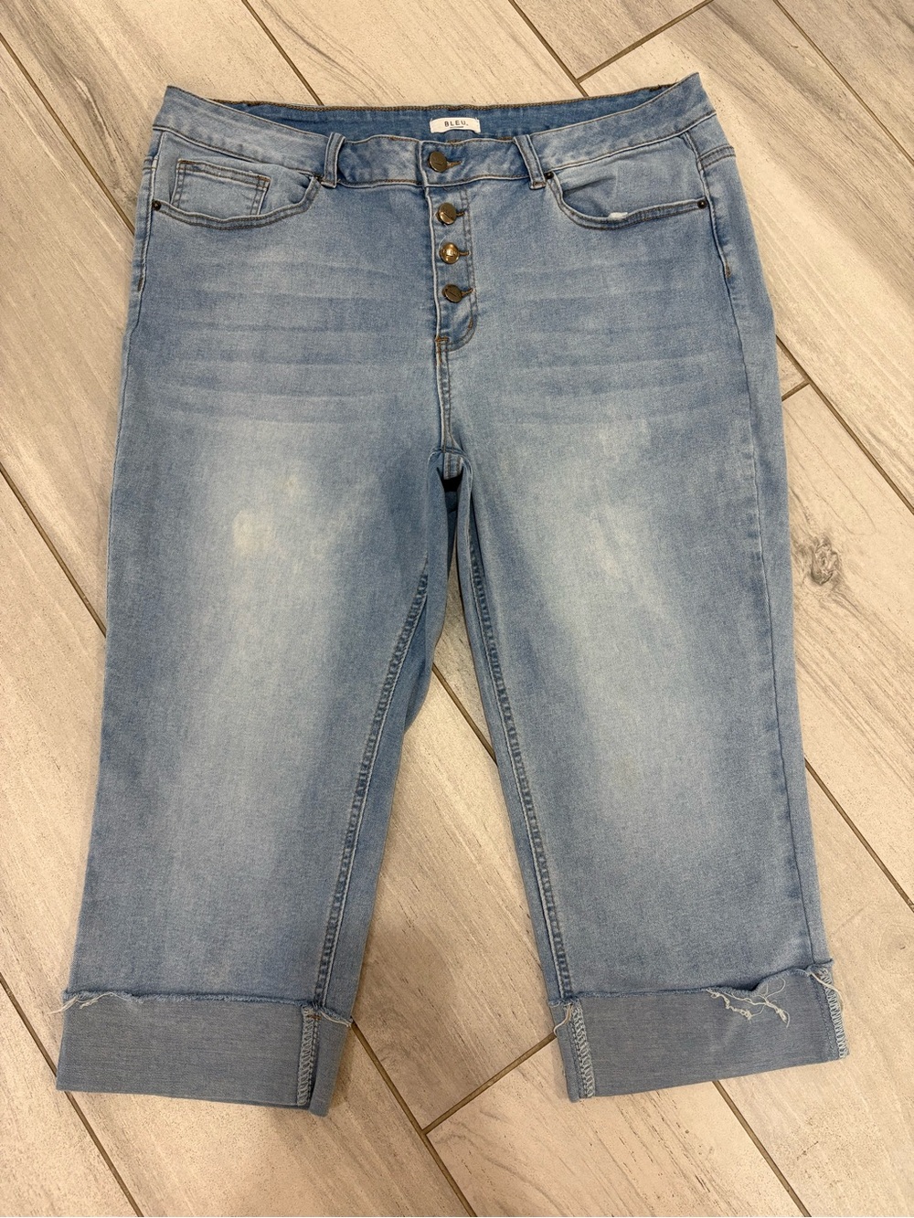 Light Blue Women's Button-Fly Capri Jeans